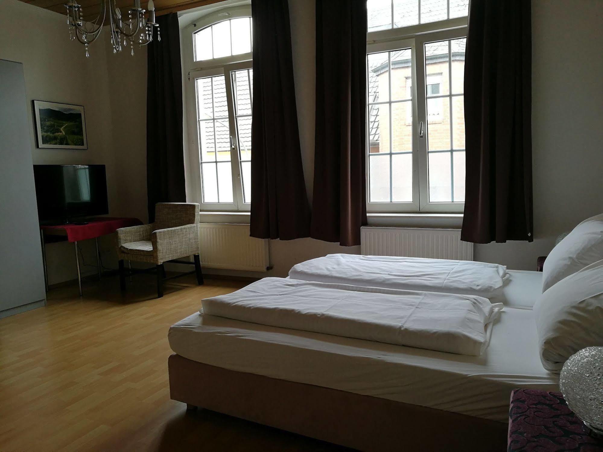 Hotel Central Restaurant El Barrio Grevenbroich Dış mekan fotoğraf
