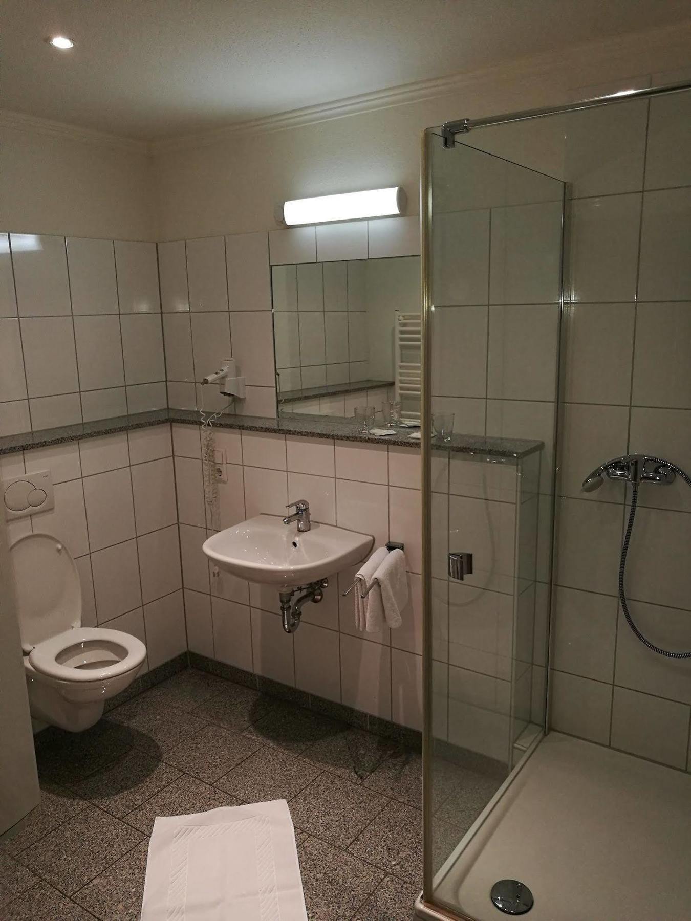 Hotel Central Restaurant El Barrio Grevenbroich Dış mekan fotoğraf